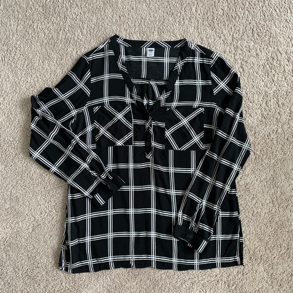 Old Navy Top. - Picture 1 of 2